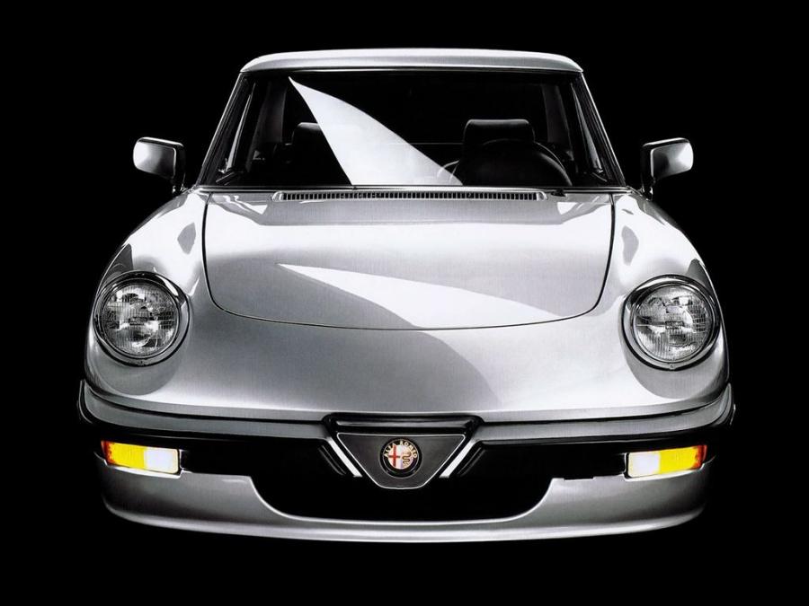  Alfa Romeo Spider 2.0 Quadrifoglio Verde (115) 1986 года  (фото 7 из 10)